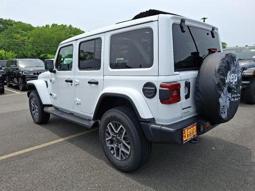 2025 Jeep Wrangler 4-Door Sahara 4x4