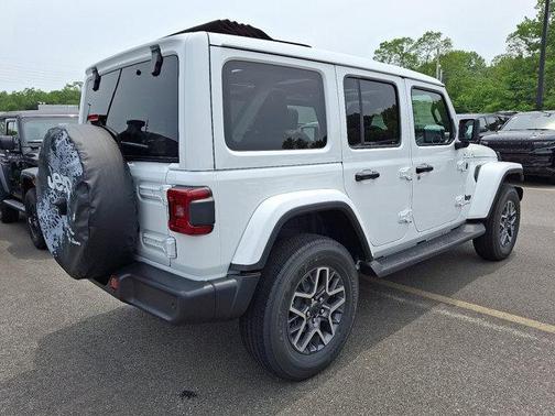2025 Jeep Wrangler 4-Door Sahara 4x4