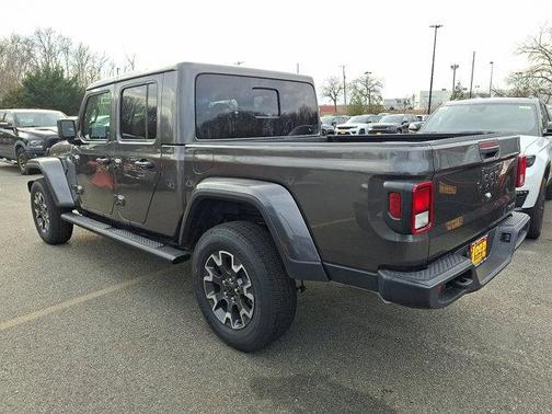 2026 Jeep Gladiator Sahara 4x4