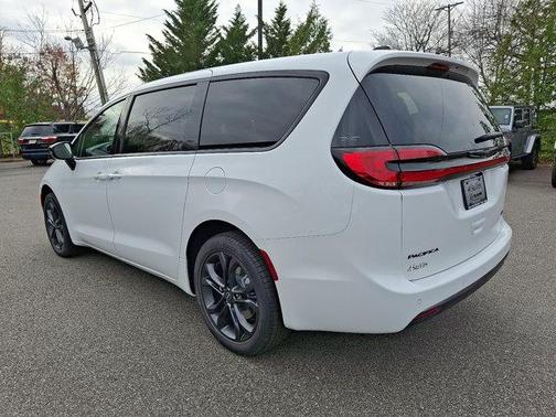 2026 Chrysler Pacifica L