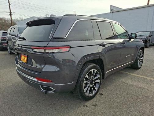 2022 Jeep Grand Cherokee Overland