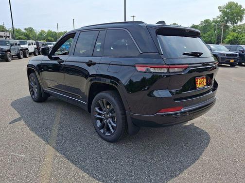Diamond Black Crystal Pearlcoat 2026 Jeep Grand Cherokee Limited
