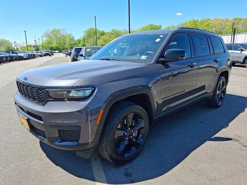 Baltic Gray Metallic Clearcoat 2023 Jeep Grand Cherokee L Altitude