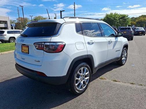 2022 Jeep Compass Latitude Lux