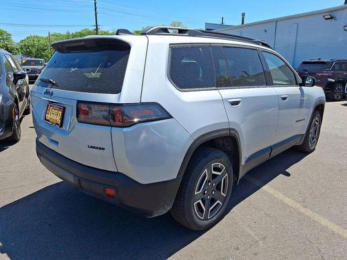 Silver Zynith Clearcoat 2026 Jeep Cherokee Laredo 4x4