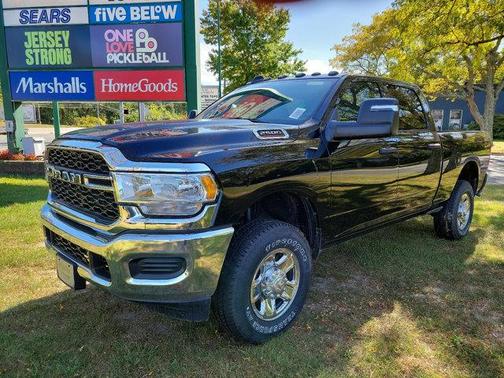 2024 RAM 2500 Tradesman Crew Cab 4x4 6'4' Box