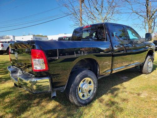 2024 RAM 2500 Tradesman Crew Cab 4x4 6'4' Box
