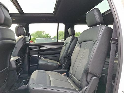 2025 Jeep Wagoneer L Series II 4x4