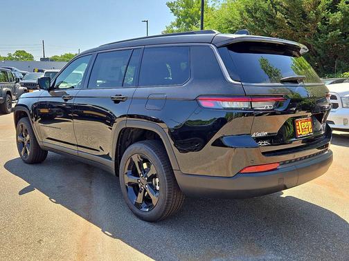 Diamond Black Crystal Pearlcoat 2026 Jeep Grand Cherokee L Limited
