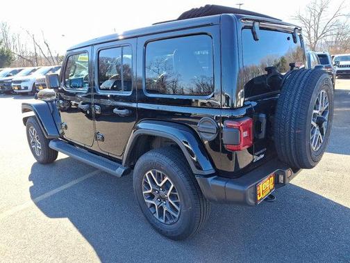 2025 Jeep Wrangler 4-Door Sahara 4x4