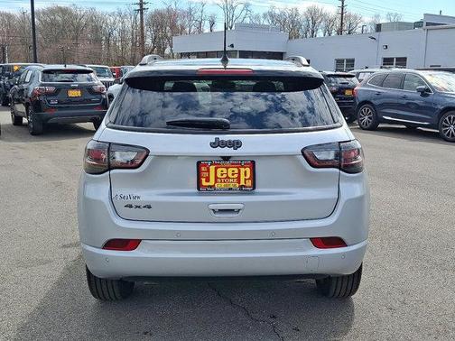 Silver Zynith Metallic Clearcoat 2024 Jeep Compass Limited