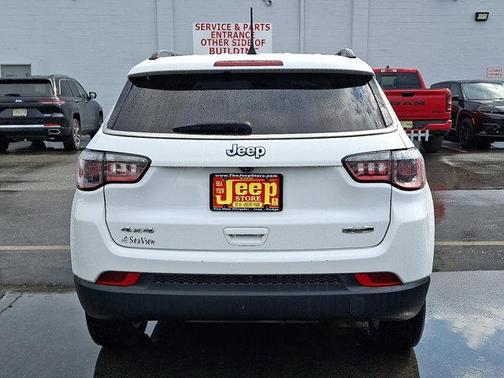 2022 Jeep Compass Latitude Lux
