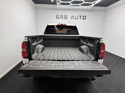Summit White 2018 Chevrolet Silverado 2500 WT