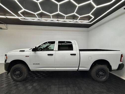 2021 RAM 2500 Tradesman Crew Cab 4x4 6'4' Box