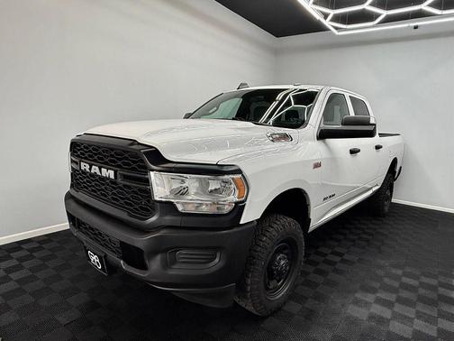 2021 RAM 2500 Tradesman Crew Cab 4x4 6'4' Box