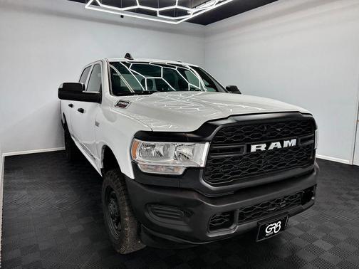 2021 RAM 2500 Tradesman Crew Cab 4x4 6'4' Box