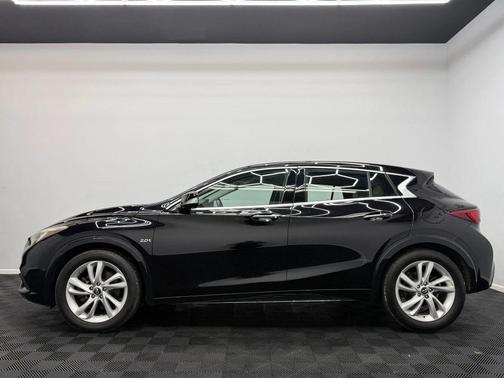 Black 2018 INFINITI QX30 Luxury