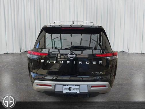 2022 Nissan Pathfinder Platinum