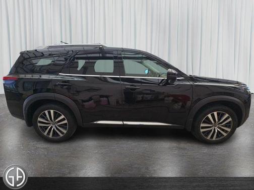 2022 Nissan Pathfinder Platinum