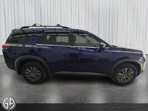2023 Nissan Pathfinder SV