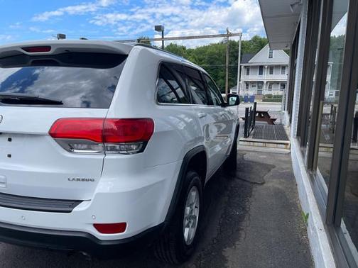 Photo 4 of 18 of 2016 Jeep Grand Cherokee Laredo