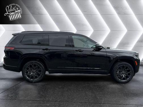 diamond black crystal pearlcoat 2026 Jeep Grand Cherokee L Summit