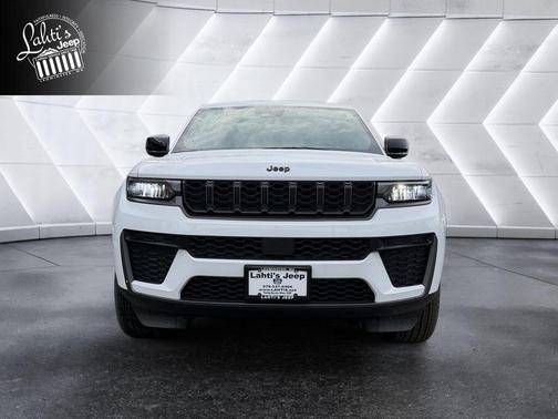 Bright White Clearcoat 2026 Jeep Grand Cherokee Altitude