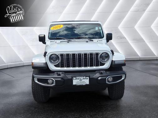 Bright White Clearcoat 2024 Jeep Wrangler 4-Door Sahara 4x4