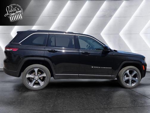 Diamond Black Crystal Pearlcoat 2026 Jeep Grand Cherokee Limited