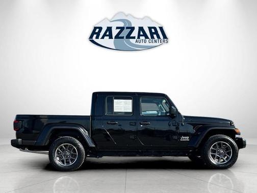 Black Clearcoat 2021 Jeep Gladiator OVERLAND