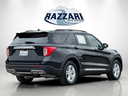 AGATE BLACK METALLIC 2022 Ford Explorer XLT