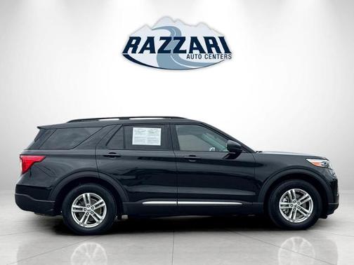 AGATE BLACK METALLIC 2022 Ford Explorer XLT