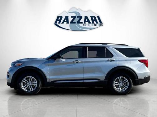 ICONIC SILVER METALLIC 2023 Ford Explorer XLT