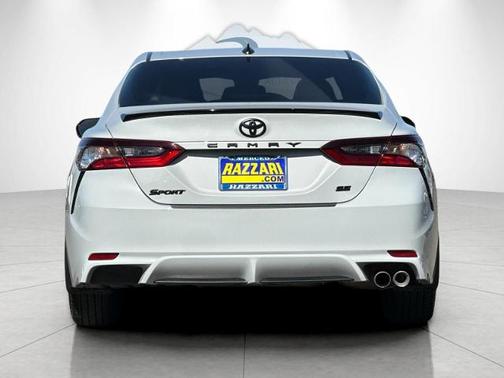 Ice 2024 Toyota Camry SE
