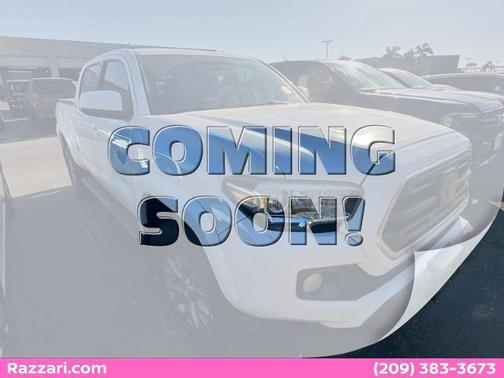 White 2018 Toyota Tacoma SR5