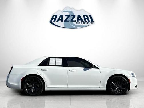 Bright White Clearcoat 2022 Chrysler 300 TOURING