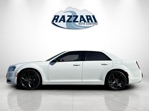 Bright White Clearcoat 2022 Chrysler 300 TOURING