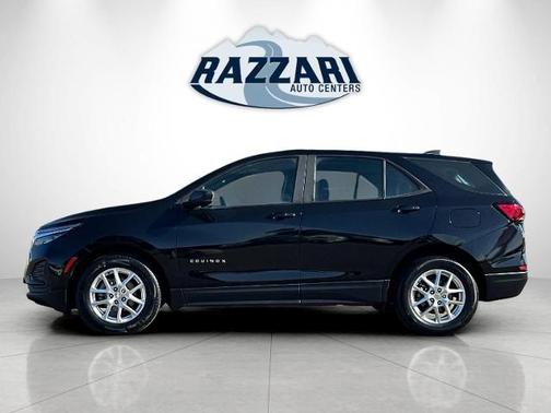 Mosaic Black Metallic 2022 Chevrolet Equinox LS