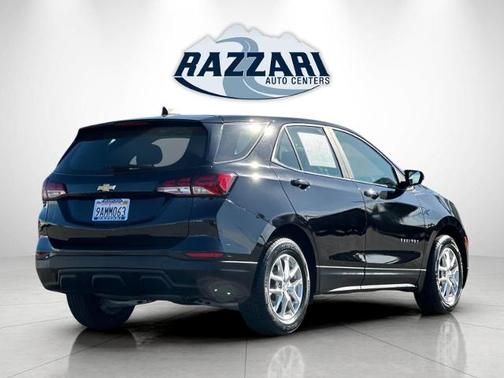 Mosaic Black Metallic 2022 Chevrolet Equinox LS