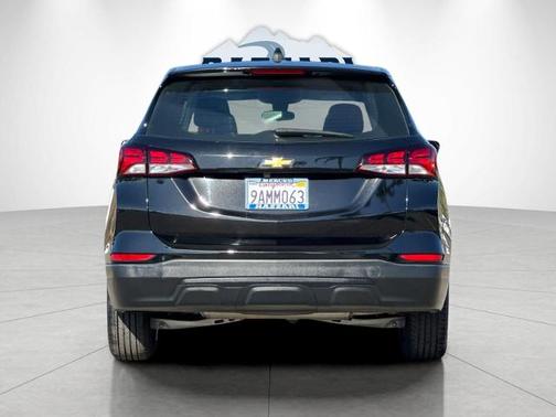 Mosaic Black Metallic 2022 Chevrolet Equinox LS