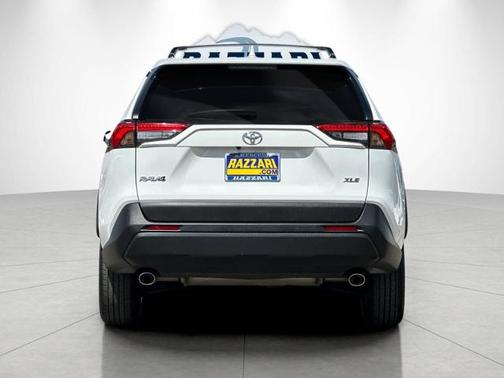 Ice 2023 Toyota RAV4 XLE