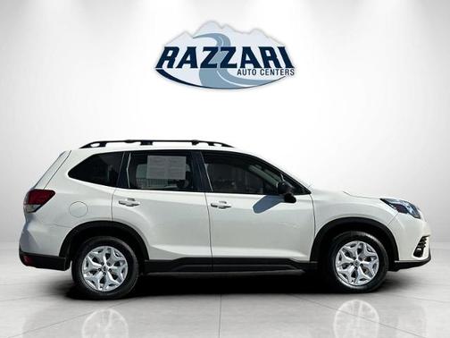 Crystal White Pearl 2022 Subaru Forester BASE