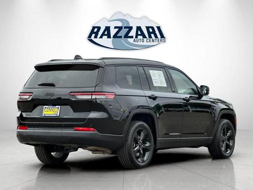 Diamond Black 2023 Jeep Grand Cherokee LAREDO