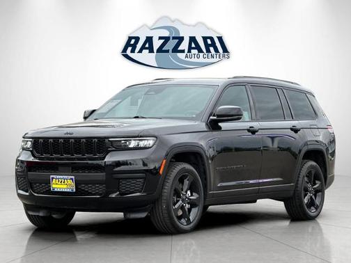 Diamond Black 2023 Jeep Grand Cherokee LAREDO