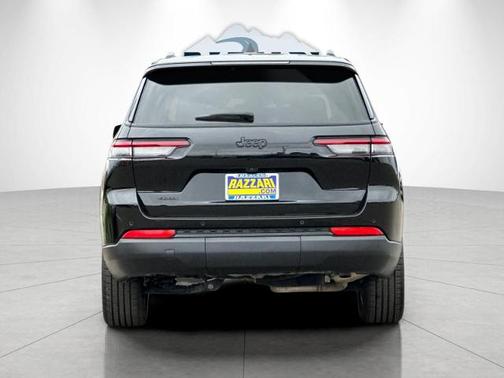 Diamond Black 2023 Jeep Grand Cherokee LAREDO