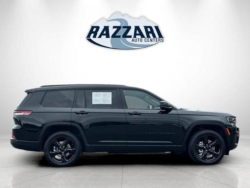 Diamond Black 2023 Jeep Grand Cherokee LAREDO