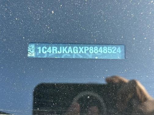 Diamond Black 2023 Jeep Grand Cherokee LAREDO