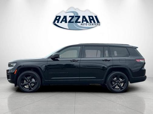 Diamond Black 2023 Jeep Grand Cherokee LAREDO