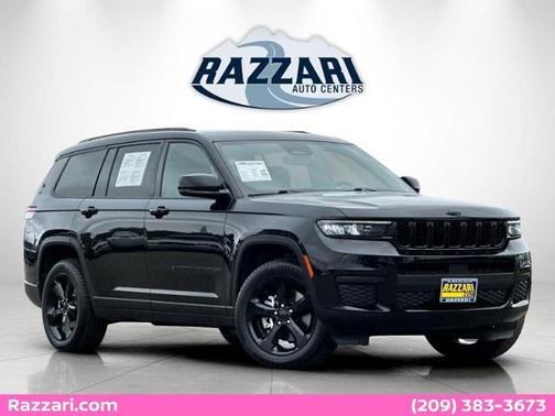 Diamond Black 2023 Jeep Grand Cherokee LAREDO