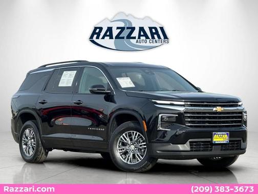 Mosaic Black Metallic 2025 Chevrolet Traverse LT